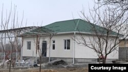 Чек ара чырынан кийин курулган үй. 24.12.2022. Сүрөт президенттин басма сөз кызматына таандык.