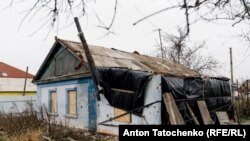 Зруйнований будинок у Посад-Покровському, грудень 2022 року