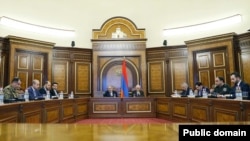Armenia - Prime Minister Nikol Pashinian chairs an emergency meeting of Armenia's Security Council in Yerevan, December 13, 2022.