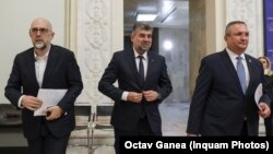 Promisiunile Coaliției nu s-au transpus, momentan, în Ordonanțe de Urgență sau legi. Unele măsuri nu au fost negociate cu partenerii din Comisia Europeană, deși se vorbește despre fonduri europene. Imagine cu Kelemen Hunor (UDMR), Marcel Ciolacu (PSD) și Nicolae Ciucă (PNL).