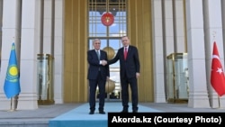 Казакстандын президенти Касым-Жомарт Токаев менен Түркиянын президенти Режеп Тайып Эрдоган. Анкара, Түркия.