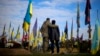Правоохоронці затримали жінку, яку розшукували за наругу над могилами захисників України 