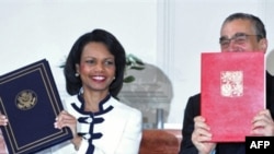 U.S. Secretary of State Condoleezza Rice and Czech Foreign Minister Karel Schwarzenberg after signing the pact in Prague