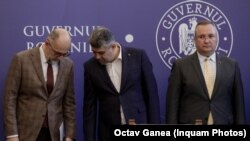 Promisiunile privind un nivel record al investițiilor în 2022 nu au fost realizate, după ce investițiile nu au depășit 5% din PIB. Cu toate acestea, Guvernul avansează un nou scenariu: investiții de peste 7% din PIB în 2023. Imagine generică cu liderii UDMR, PSD și PNL