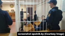 Судовы працэс па справе кіраўніцтва "Вясны". За кратамі Алесь Бяляцкі, Уладзь Лабковіч і Валянцін Стэфановіч