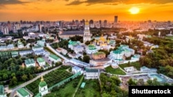 Києво-Печерська лавра заснована у 1051 року як печерний монастир за межами Києва. У 1994 році лавра разом із Софійським собором внесена до переліку Світової спадщини ЮНЕСКО