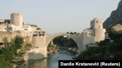 Pogled na mostarski Stari most