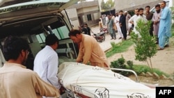 پاکستان کې ټرافيکي پېښې زياتره وخت د درېورانو د بې احتياطۍ، د سړکونو خرابوالي او د ګاډو د مرمت نه کولو امله رامينځ ته کېږي.