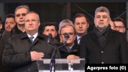 În mijloc, președintele CJ Suceava, Gheorghe Flutur, între liderii Coaliției, președintele PNL, Nicolae Ciucă (în stânga) și actualul premier Marcel Ciolacu, președintele PSD; la un eveniment public, în ianuarie 2023.