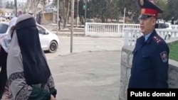 Никабды тыюу тууралуу түшүндүрүү иштерин жүргүзүү учуру. Ош облусу. Апрель, 2025-жыл. (ОИИБ тасмасынан кесинди)