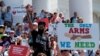 Pripadnici aktivističke grupe "Moms Demand Action" i drugi zagovarači kontrole oružja na protestu u Richmondu, savezna država Virginia, 9. juli 2019. 