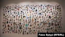 Fotografije dece ubijene tokom rata na Kosovu izložene na izložbi "Bilo jednom davno nije bilo".