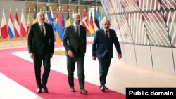 Եվրոպական խորհրդի նախագահ Շառլ Միշելի, Հայաստանի վարչապետ Նիկոլ Փաշինյանի և Ադրբեջանի նախագահ Իլհամ Ալիևի հանդիպումը Բրյուսելում, 22-ը մայիսի, 2022թ.