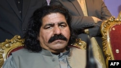 علي وزیر په قومي اسمبلۍ کې د جنوبي‌ وزیرستان د ولس استازی او د پښتون ژغورنې غورځنګ مخکښ دی. 