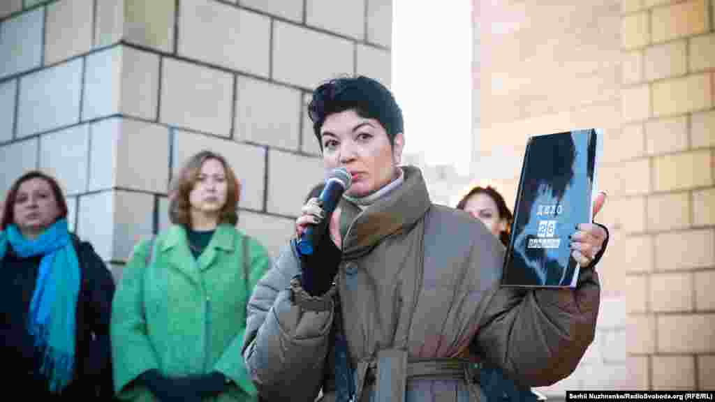 В центре Киева возле Главпочтамта представили «Непраздничные подарки Путину».