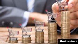 Economiștii specializați în finanțe personale spun că efectul inflației poate fi limitat cu puțină educație financiară și atenție la cheltuieli.