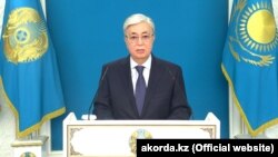 За словами Касим-Жомарта Токаєва, сили міністерства оборони країни ведуть бої з  «терористичними бандами», які нібито «пройшли підготовку за кордоном»