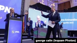 Nicolae Ciucă a ținut primul discurs de prezidențiabil departe de Capitală, la Sighetul Marmației, la școala politică „Gheorghe Brătianu". În acest timp, mulți lideri din conducerea partidului încep să aibă îndoieli în privința calităților președintelui PNL. Imagine de la Congres