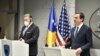 Gabrijel Eskobar na konferenciji za novinare sa kosovskim premijerom Aljbinom Kurtijem u Prištini (31. januara 2022. godine)