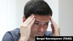 Ilya Yashin attends a court hearing in Moscow on August 16.