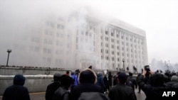 5 января здание акимата Алматы было захвачено и подожжено толпой протестующих