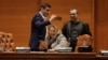 Interacțiunea permanentă cu urmăritorii i-au plasat pe Diana Șoșoacă și George Simion în fruntea clasamentului Facebook pe 2021. Fotografie de la votul pentru guvernul propus de Dacian Cioloș, pe 20 octombrie 2021.
