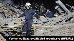 Rescuers search the rubble for survivors after a Russian attack on Zaporizhzhya, Ukraine, on November 7.