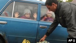 Ukrainian citizens are in urgent need of vehicles in order to flee from areas particularly affected by the war.
