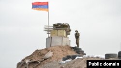 Հայ զինվորը՝ մարտական հերթապահության ժամանակ, արխիվ