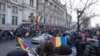 Judecata procesului de anulare a deciziei CCR privind anularea alegerilor s-a făcut sub presiunea a peste 1000 de oameni.