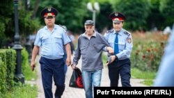 Задержания в Алматы в день голосования на досрочных выборах президента Казахстана 9 июня.