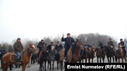 В Оше на митинг в поддержку Ахматбека Келдибекова вышли его сторонники, 12 декабря 2011 г.
