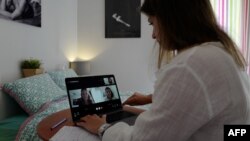 Podaci Evropske fondacije za unapređenje uslova života i rada (Eurofound), ukazuju da od izbijanja pandemije, više od trećine zaposlenih u zemljama EU radi od kuće. 