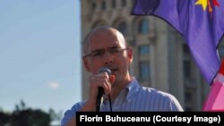 Florin Buhuceanu, împreună cu partenerul său, Victor Ciobotaru, au intentat un proces împotriva României la CEDO, împreună cu alte 21 de familii, solicitând protecția vieții de familie. Partenerii au acuzat România pentru refuzul de a le acorda starea civilă.
