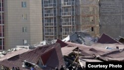 Обломки рухнувшего дома в Караганде, 6 апреля 2012 года.