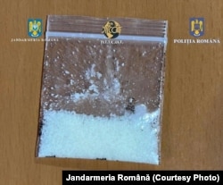 Aproape 120 de infracțiuni de deținere ilegală de droguri au fost constate de polițiști și jandarmi pe parcursul festivalului Saga. Numeroase contravenții cu droguri se înregistrează anual și la alte festivaluri din țară.