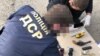 Ukrajinski policajci tokom akcije hapšenja učesnika oružanog napada, državljana Crne Gore, u Kijevu, 27. maja 2020.