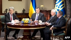 Виктор Янукович встретился с бывшими президентами Украины