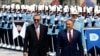 Президент Турции Реджеп Тайип Эрдоган (слева) и президент Казахстана Нурсултан Назарбаев идут к Президентскому дворцу в Анкаре. 5 августа 2016 года.