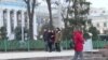Почему штрафы за плевки вызывают недовольство кыргызстанцев