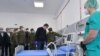 Predsednik Srbije Aleksanda Vučić potpisao je Uredbu kojom je omogućen uvoz lekova izvan "propisanih procedura" (na fotografiji Vučić prilikom obilaska bolnice na Karaburmi u Beogradu, 26. aprila 2020.)