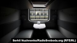 19 жовтня в Україні набуває чинності новий розподіл регіонів на карантинні зони через темпи поширення коронавірусної хвороби COVID-19