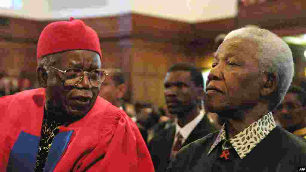 Nelson Mandela with Nigerian author Chinua Achebe in 2002.
