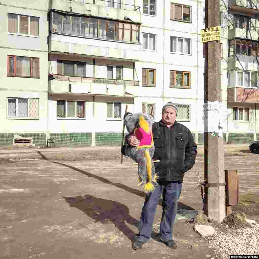 A grandfather rocking a rocking horse. Markov told RFE/RL: "I think the bright sun affected the turnout more than any propaganda on the TV." 