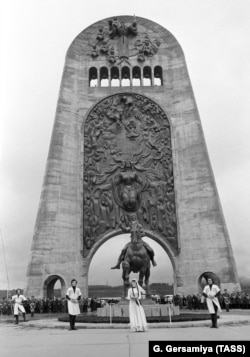 დიდების მემორიალის გახსნა, 1981