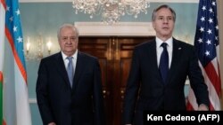 Өзбекстандын тышкы иштер министри Абдулазиз Камилов (солдо) жана АКШнын мамлекеттик катчысы Энтони Блинкен. Вашингтон.1-июль, 2021-жыл.