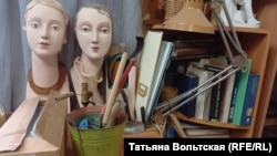 В цеху реквизита