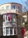Оштогу "Орус үйүнүн" кызматкери үй камагына чыкты