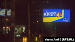 "Dovoljno je primetiti da nijedna parlamentarna opoziciona stranka nije prešla cenzus", piše Pančić (na fotografiji bilbord Demokratske stranke)