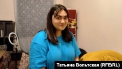 Манижа бар ин назар аст, ки маҷбур шавҳар кардан маънои ғуломиро дорад.